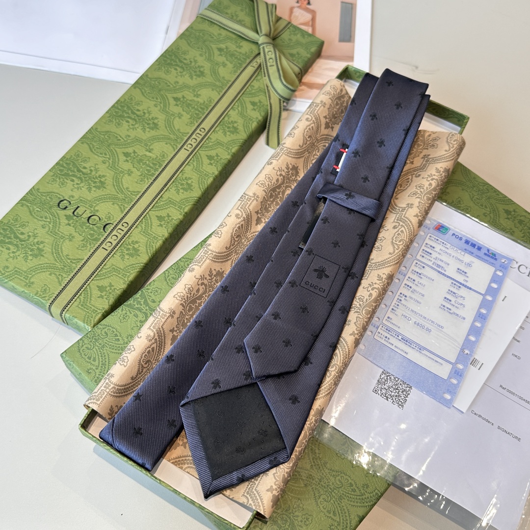 特价👏👏上新🥁🎉G家男士领带系列👔👔，稀有🐝🐝展现精湛手工与时尚优雅的理想选择，这款领带将标志性的主题动