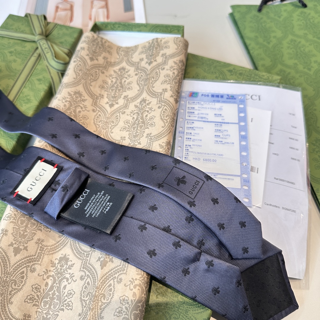 特价👏👏上新🥁🎉G家男士领带系列👔👔，稀有🐝🐝展现精湛手工与时尚优雅的理想选择，这款领带将标志性的主题动