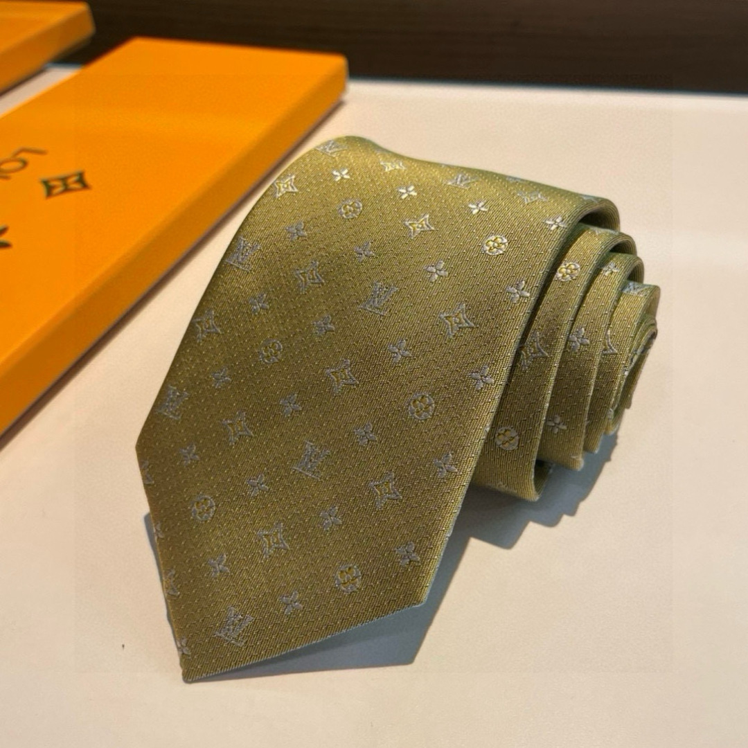 特价👏👏专柜同歩👔👔精致的小Logo提花，低调奢华大气的配色，这款领带将Lv标志性的Damier图案以同