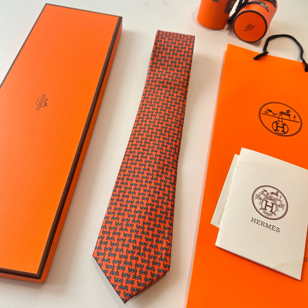 特价特 爱马仕男士新款领带系列👔👔，稀有H家每年都有一千条不同印花的领带面世，从最初的多以几何图案表现骑