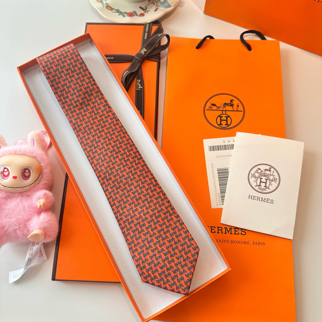 特价特 爱马仕男士新款领带系列👔👔，稀有H家每年都有一千条不同印花的领带面世，从最初的多以几何图案表现骑