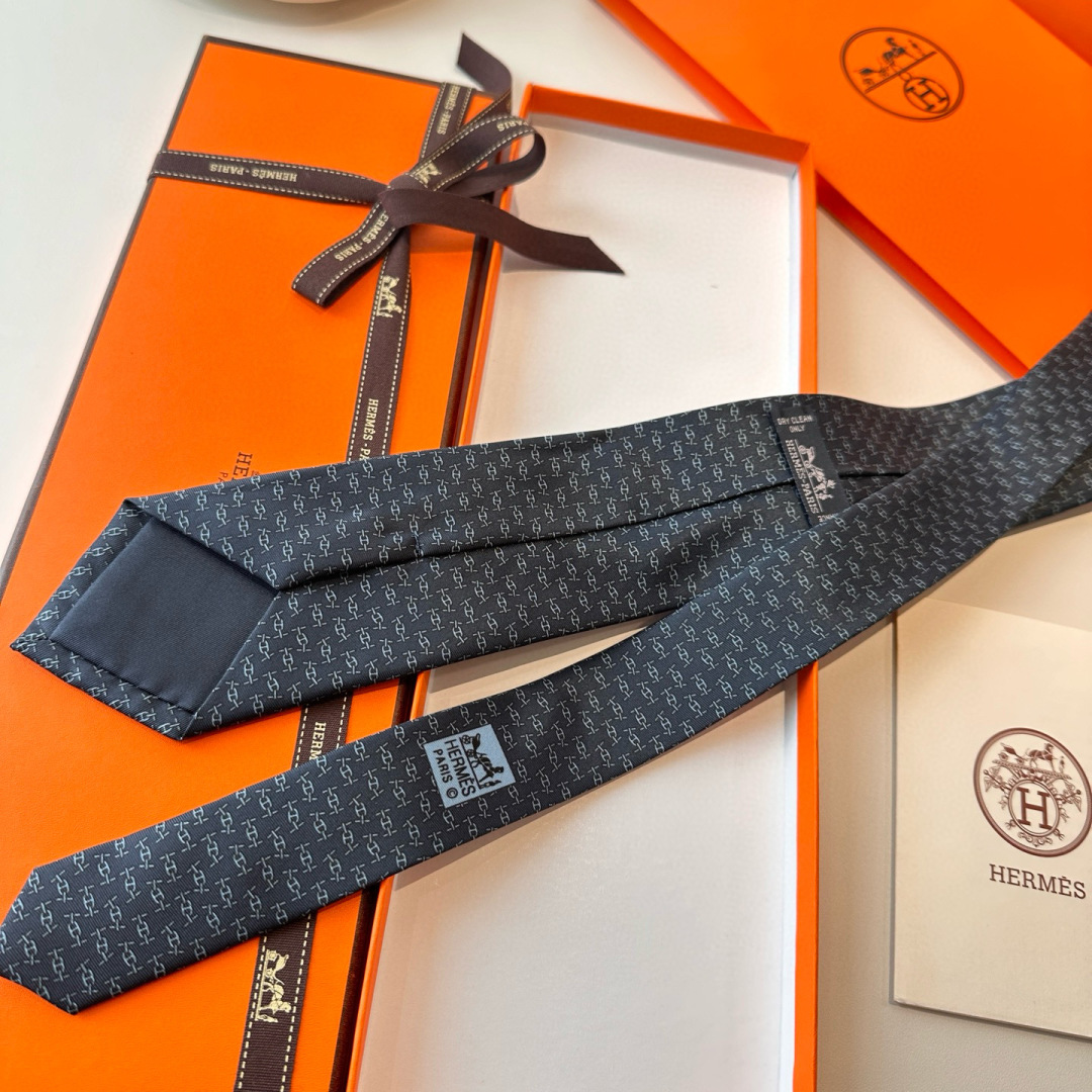 特价特 爱马仕男士新款领带系列👔👔，稀有H家每年都有一千条不同印花的领带面世，从最初的多以几何图案表现骑