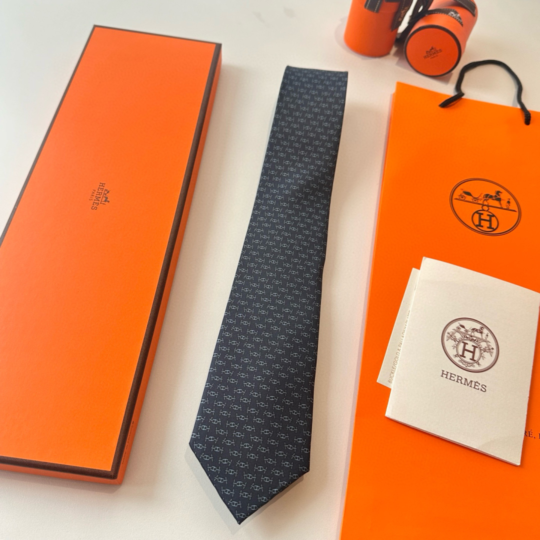 特价特 爱马仕男士新款领带系列👔👔，稀有H家每年都有一千条不同印花的领带面世，从最初的多以几何图案表现骑