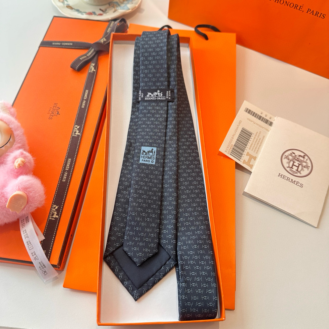 特价特 爱马仕男士新款领带系列👔👔，稀有H家每年都有一千条不同印花的领带面世，从最初的多以几何图案表现骑