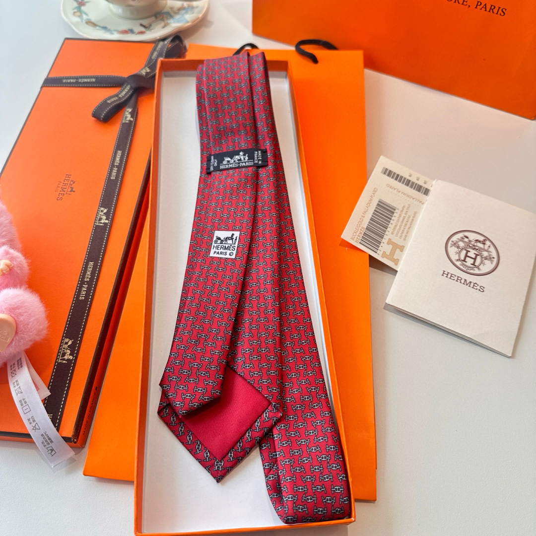 特价特 爱马仕男士新款领带系列👔👔，稀有H家每年都有一千条不同印花的领带面世，从最初的多以几何图案表现骑