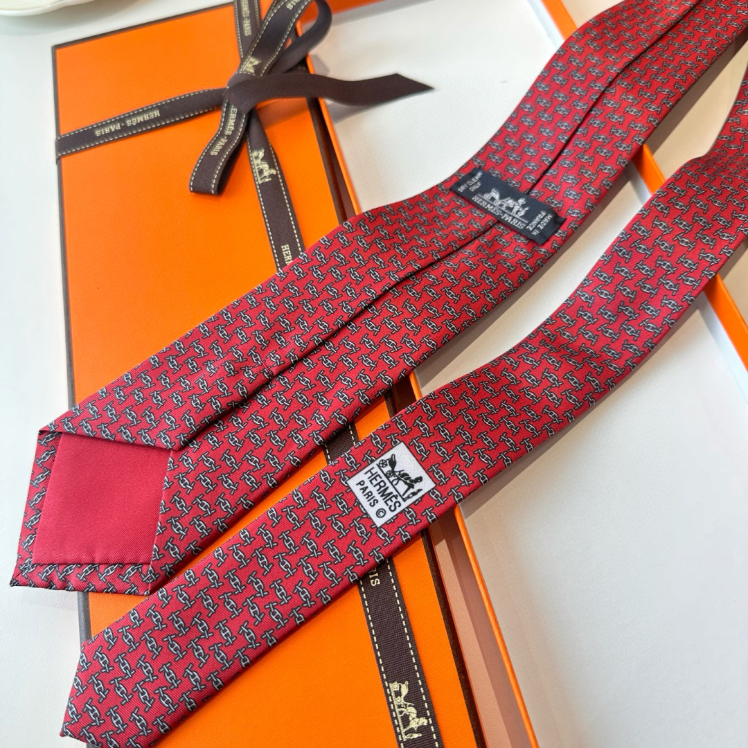 特价特 爱马仕男士新款领带系列👔👔，稀有H家每年都有一千条不同印花的领带面世，从最初的多以几何图案表现骑