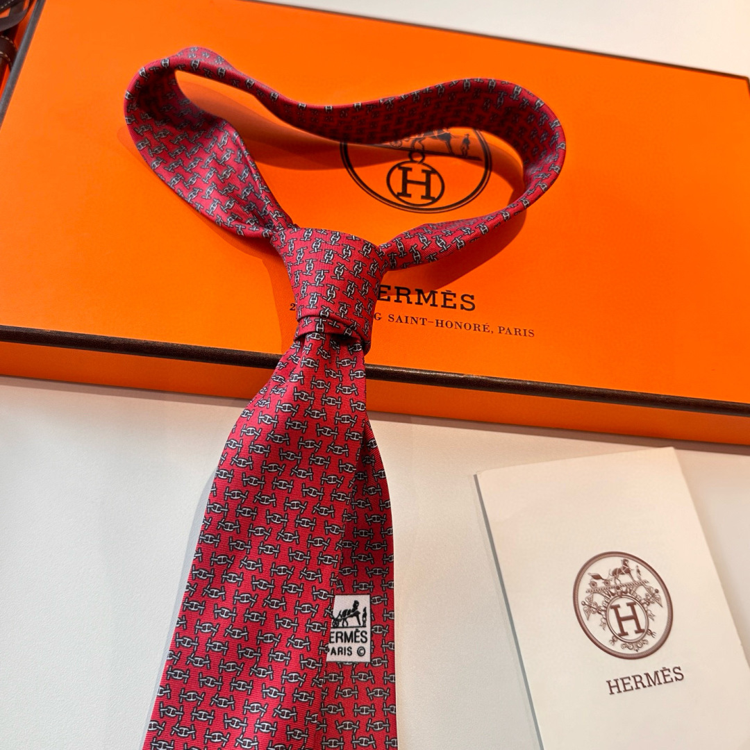 特价特 爱马仕男士新款领带系列👔👔，稀有H家每年都有一千条不同印花的领带面世，从最初的多以几何图案表现骑