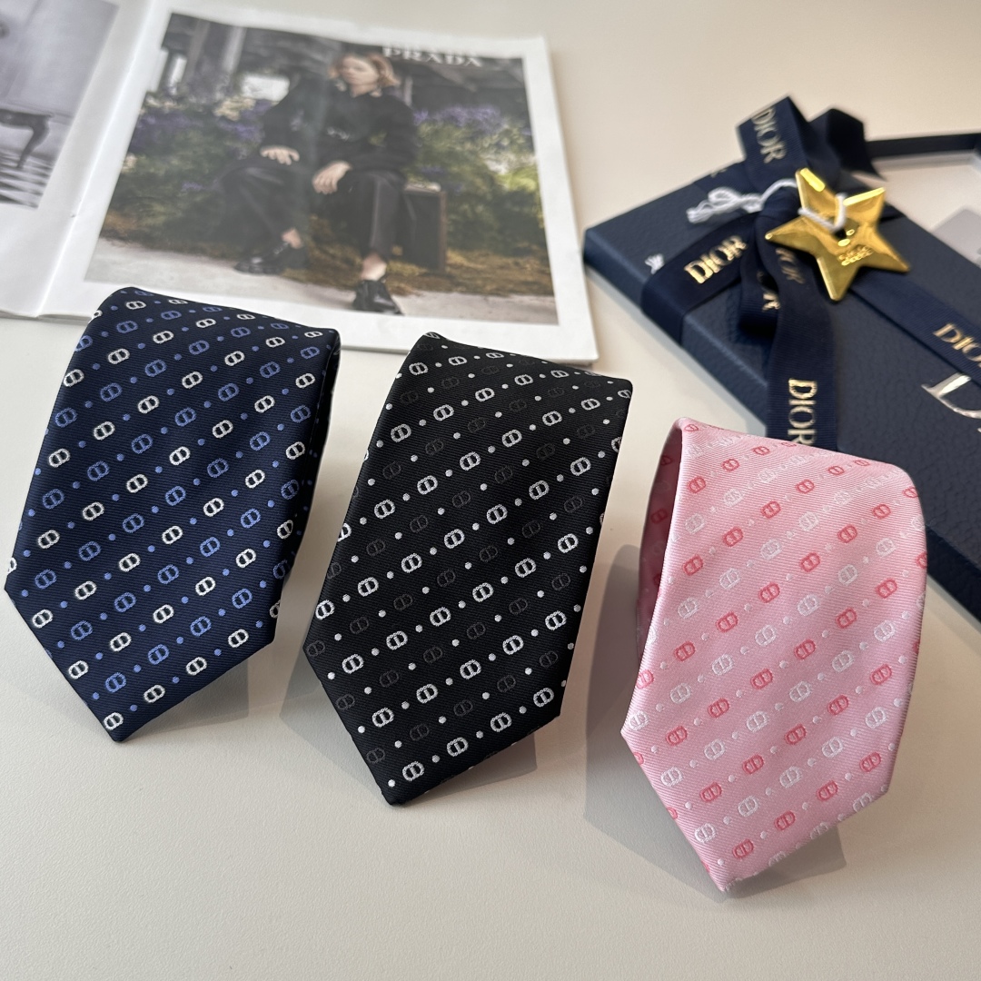 特价特 爆款到👏👏Do家新款领带  👔👔Dior男士【D家LOGO系列领带】，稀有😻😻展现精湛手工与时尚