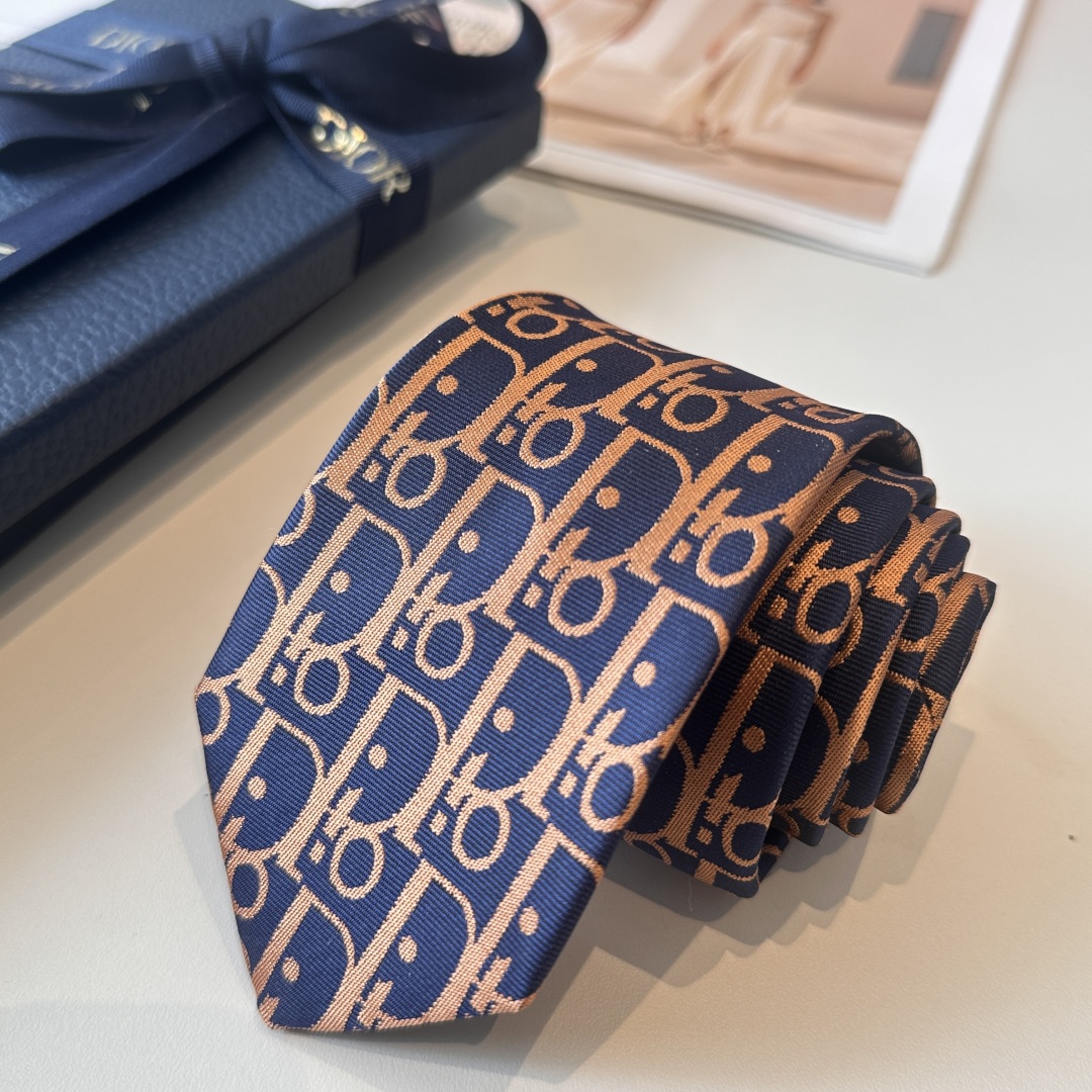 特价特👏👏Dior家款新领带 👔👔Dior男士CD提领花带 稀有😻😻展现精湛工手与时尚优雅理的想选择，这
