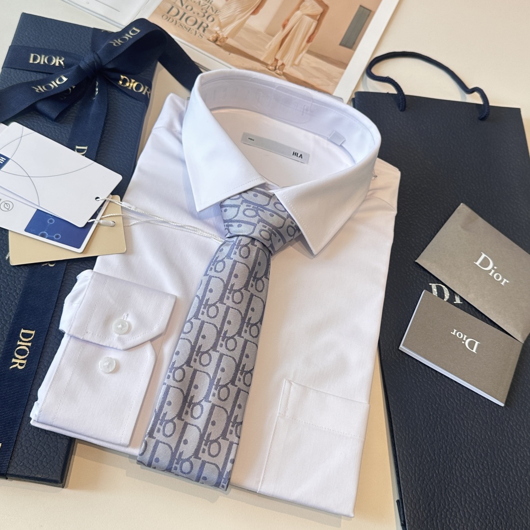 特价特👏👏Dior家款新领带 👔👔Dior男士CD提领花带 稀有😻😻展现精湛工手与时尚优雅理的想选择，这