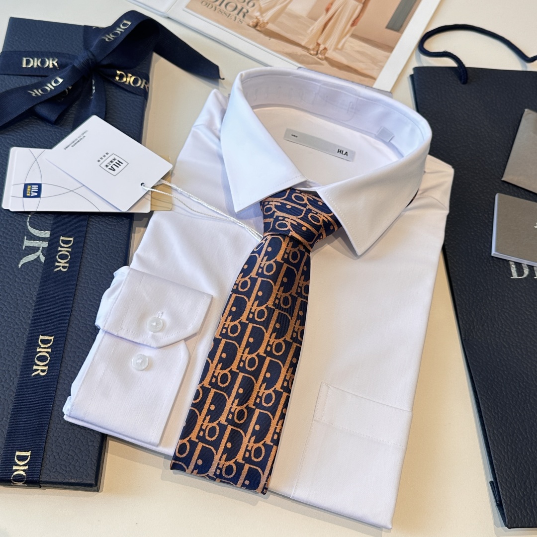 特价特👏👏Dior家款新领带 👔👔Dior男士CD提领花带 稀有😻😻展现精湛工手与时尚优雅理的想选择，这