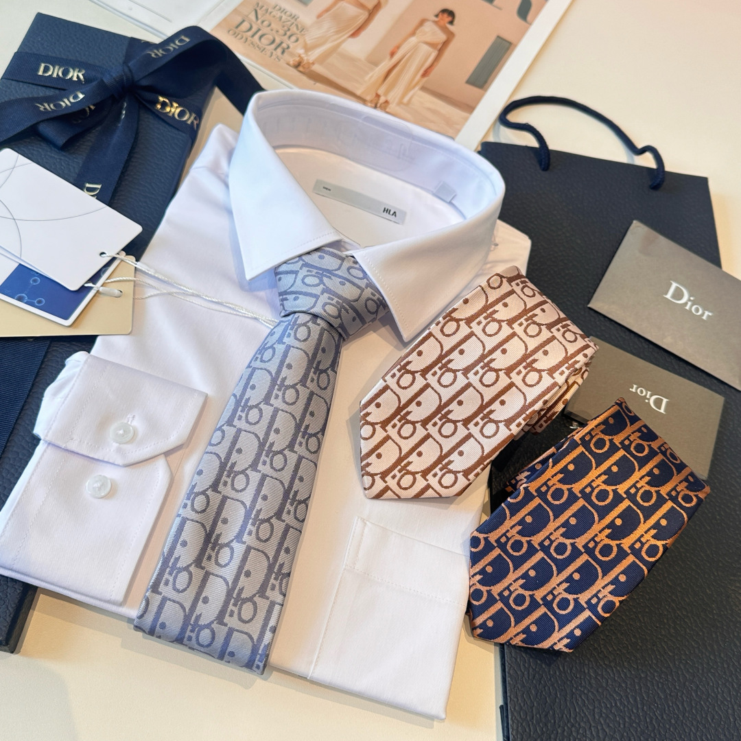 特价特👏👏Dior家款新领带 👔👔Dior男士CD提领花带 稀有😻😻展现精湛工手与时尚优雅理的想选择，这