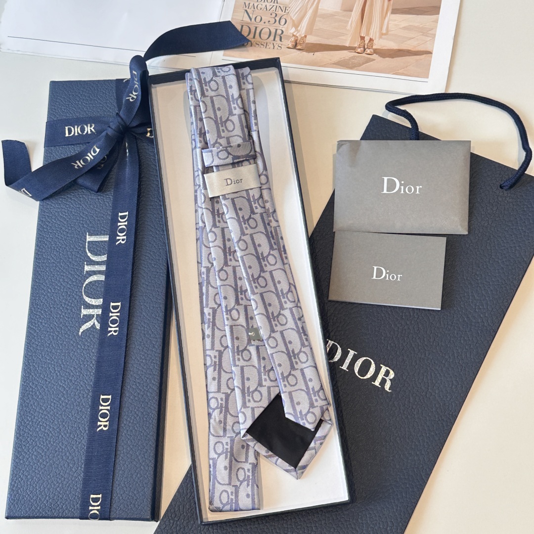 特价特👏👏Dior家款新领带 👔👔Dior男士CD提领花带 稀有😻😻展现精湛工手与时尚优雅理的想选择，这