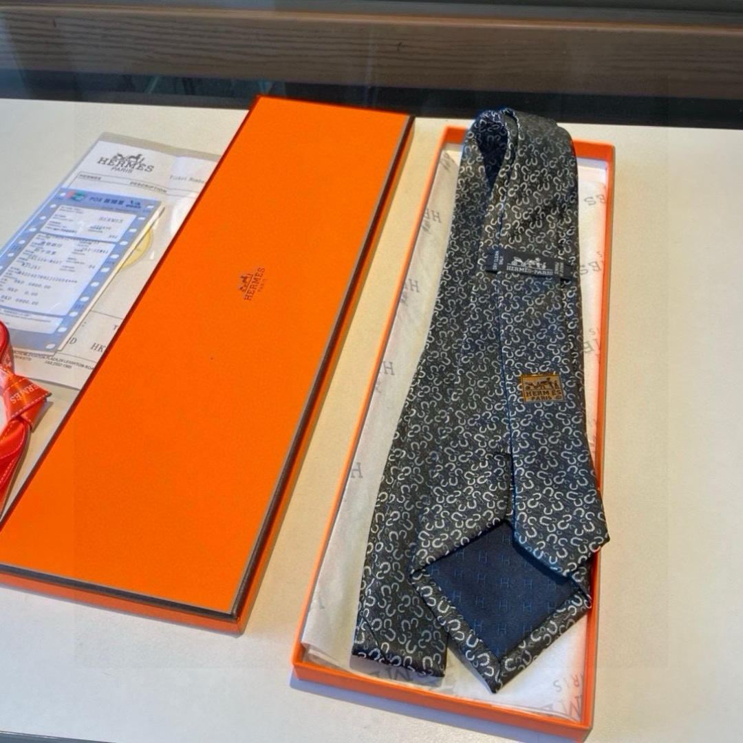 特价 爱马仕男士新款领带系列👔👔，让男士可以充分展示自己个性。100%顶级斜纹真丝手工定制‼