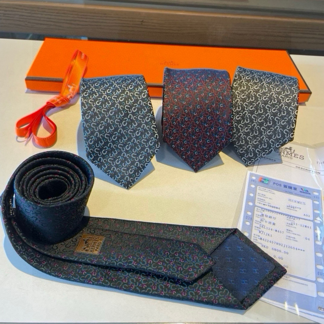 特价 爱马仕男士新款领带系列👔👔，让男士可以充分展示自己个性。100%顶级斜纹真丝手工定制‼