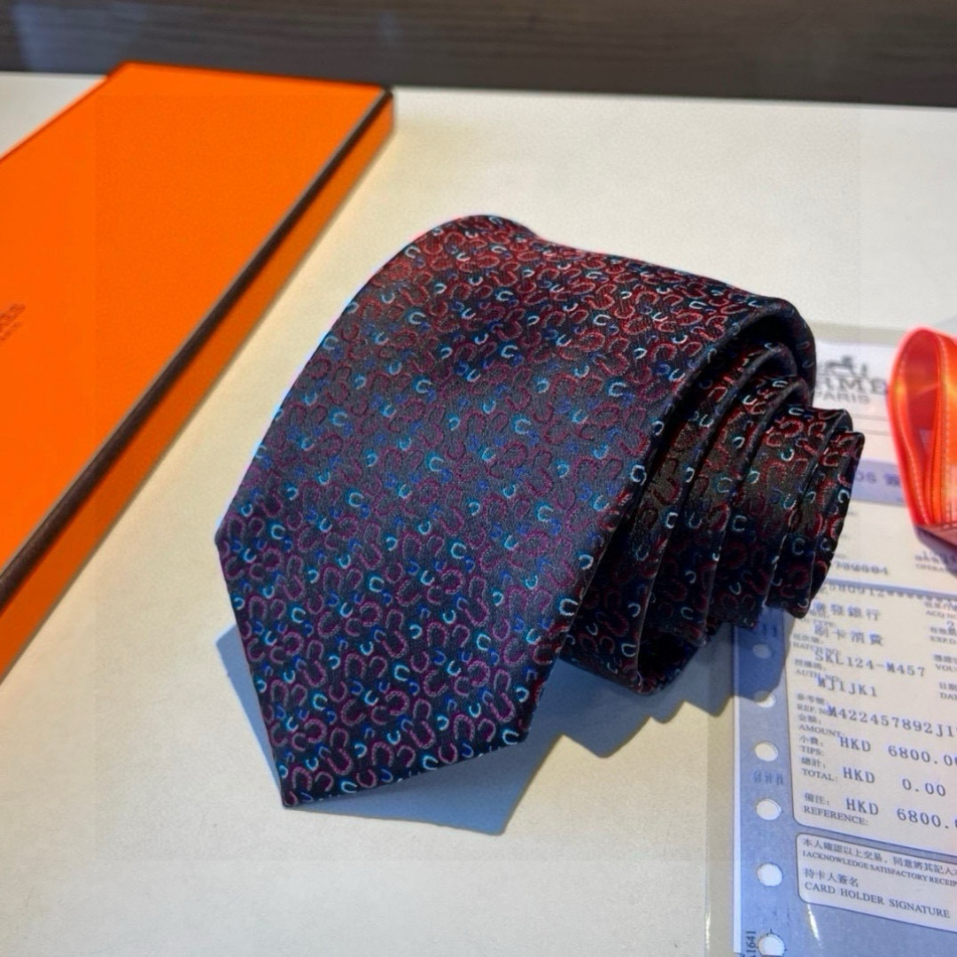 特价 爱马仕男士新款领带系列👔👔，让男士可以充分展示自己个性。100%顶级斜纹真丝手工定制‼