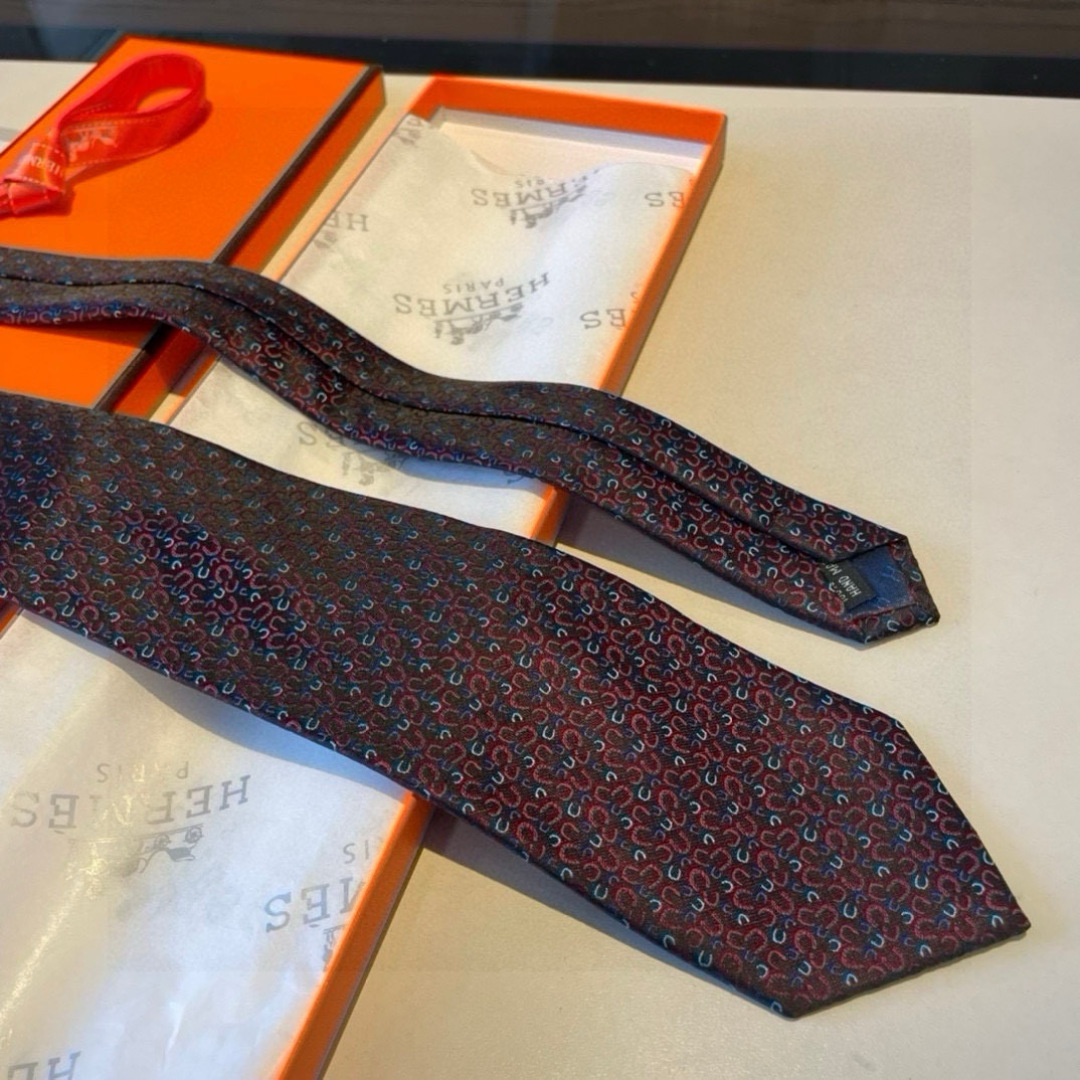 特价 爱马仕男士新款领带系列👔👔，让男士可以充分展示自己个性。100%顶级斜纹真丝手工定制‼