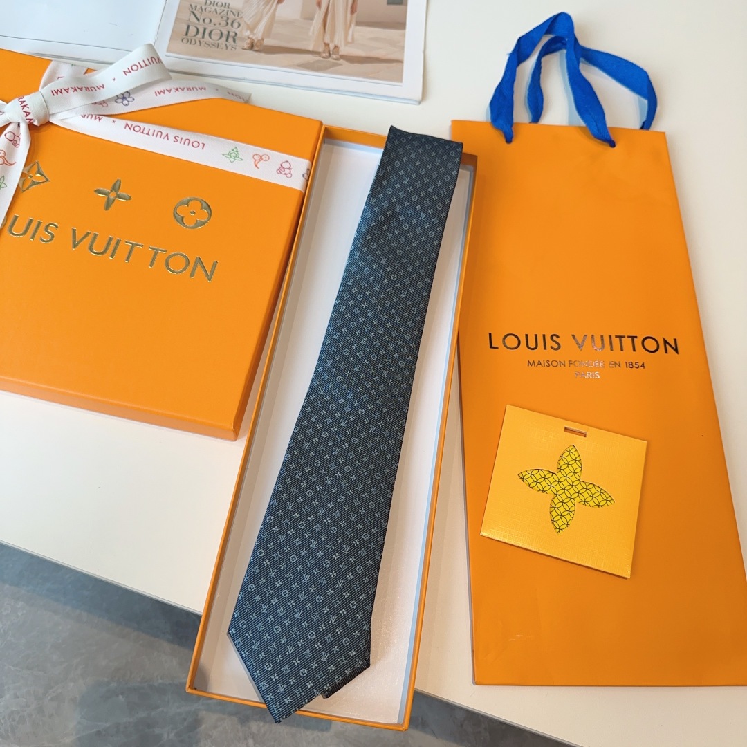 特价👏👏专柜同歩👔👔精致的小Logo提花，低调奢华大气的配色，这款领带将Lv标志性的Damier图案以同