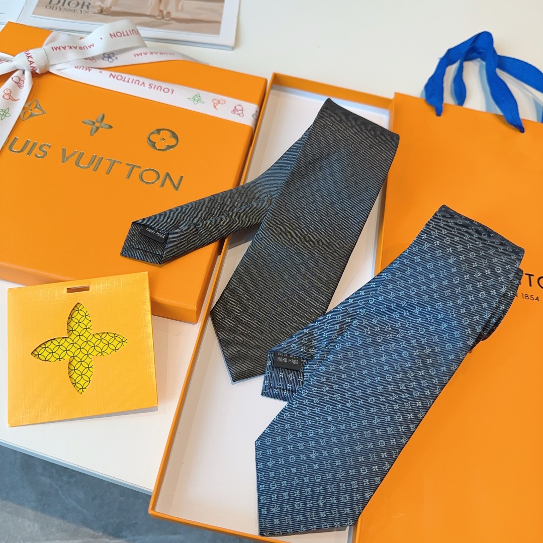 特价👏👏专柜同歩👔👔精致的小Logo提花，低调奢华大气的配色，这款领带将Lv标志性的Damier图案以同