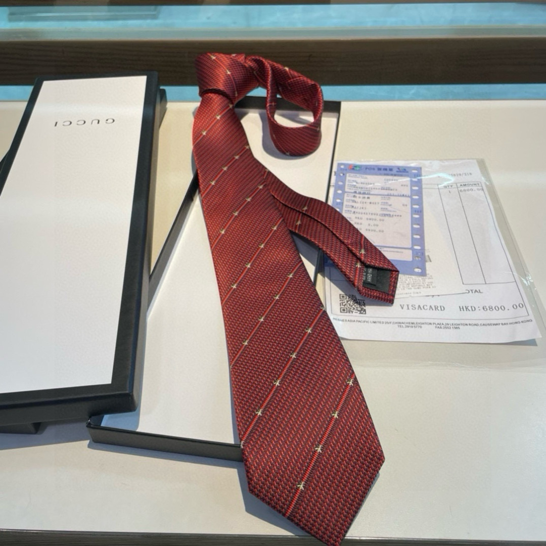 特价男士领带系列👔👔，稀有采用专柜经典主题动物蜜蜂绣花展现精湛手工与时尚优雅的理想选择，这款领带将标志性