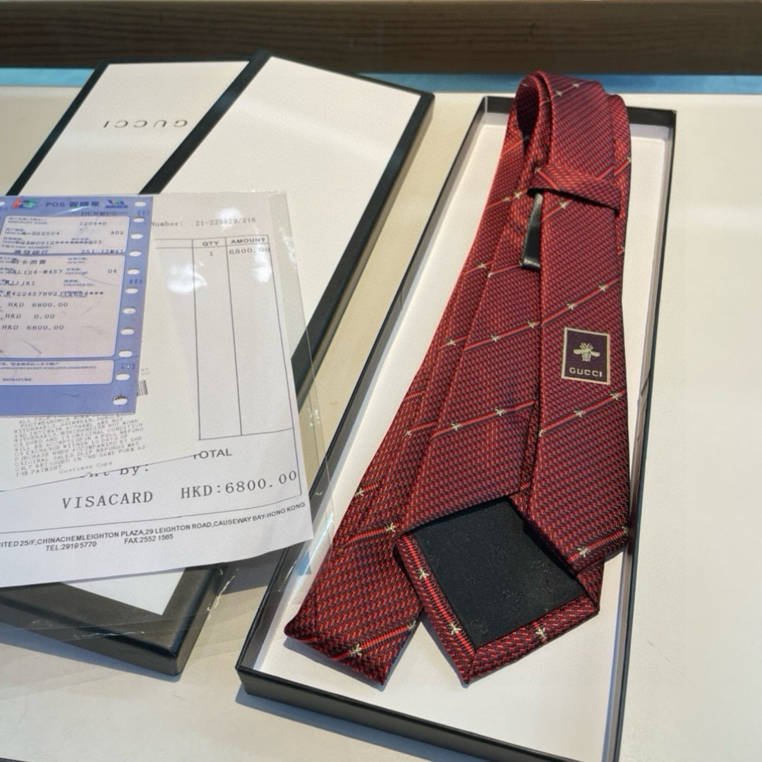 特价男士领带系列👔👔，稀有采用专柜经典主题动物蜜蜂绣花展现精湛手工与时尚优雅的理想选择，这款领带将标志性