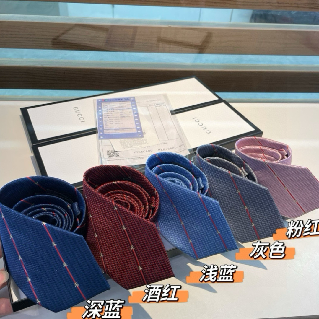 特价男士领带系列👔👔，稀有采用专柜经典主题动物蜜蜂绣花展现精湛手工与时尚优雅的理想选择，这款领带将标志性
