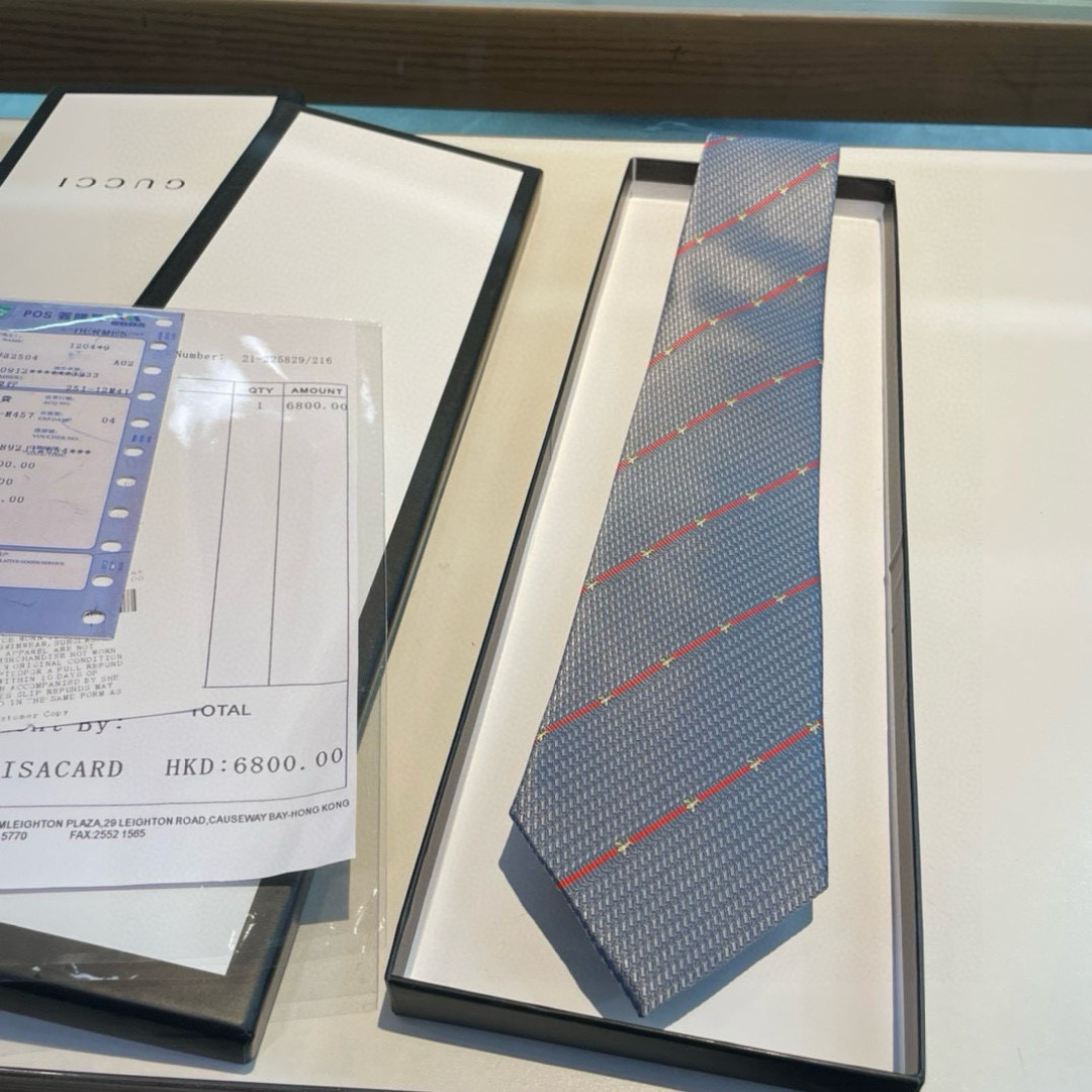 特价男士领带系列👔👔，稀有采用专柜经典主题动物蜜蜂绣花展现精湛手工与时尚优雅的理想选择，这款领带将标志性