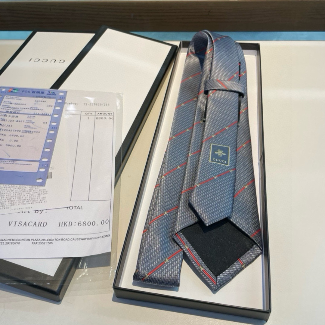 特价男士领带系列👔👔，稀有采用专柜经典主题动物蜜蜂绣花展现精湛手工与时尚优雅的理想选择，这款领带将标志性