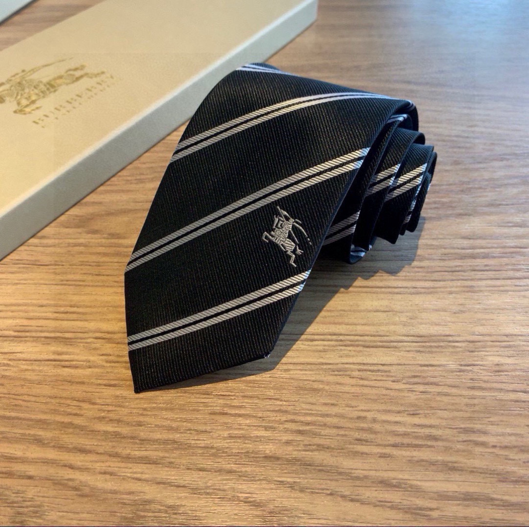 特价 B家专柜同步领带出货啦‼️‼️巴宝莉新款👔👔，稀有😻😻展现精湛手工与时尚优雅的理想选择，这款采用B