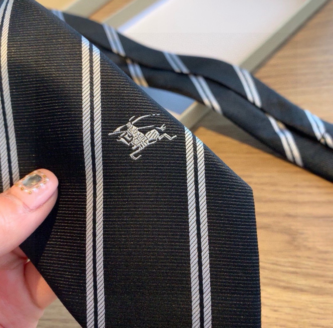 特价 B家专柜同步领带出货啦‼️‼️巴宝莉新款👔👔，稀有😻😻展现精湛手工与时尚优雅的理想选择，这款采用B