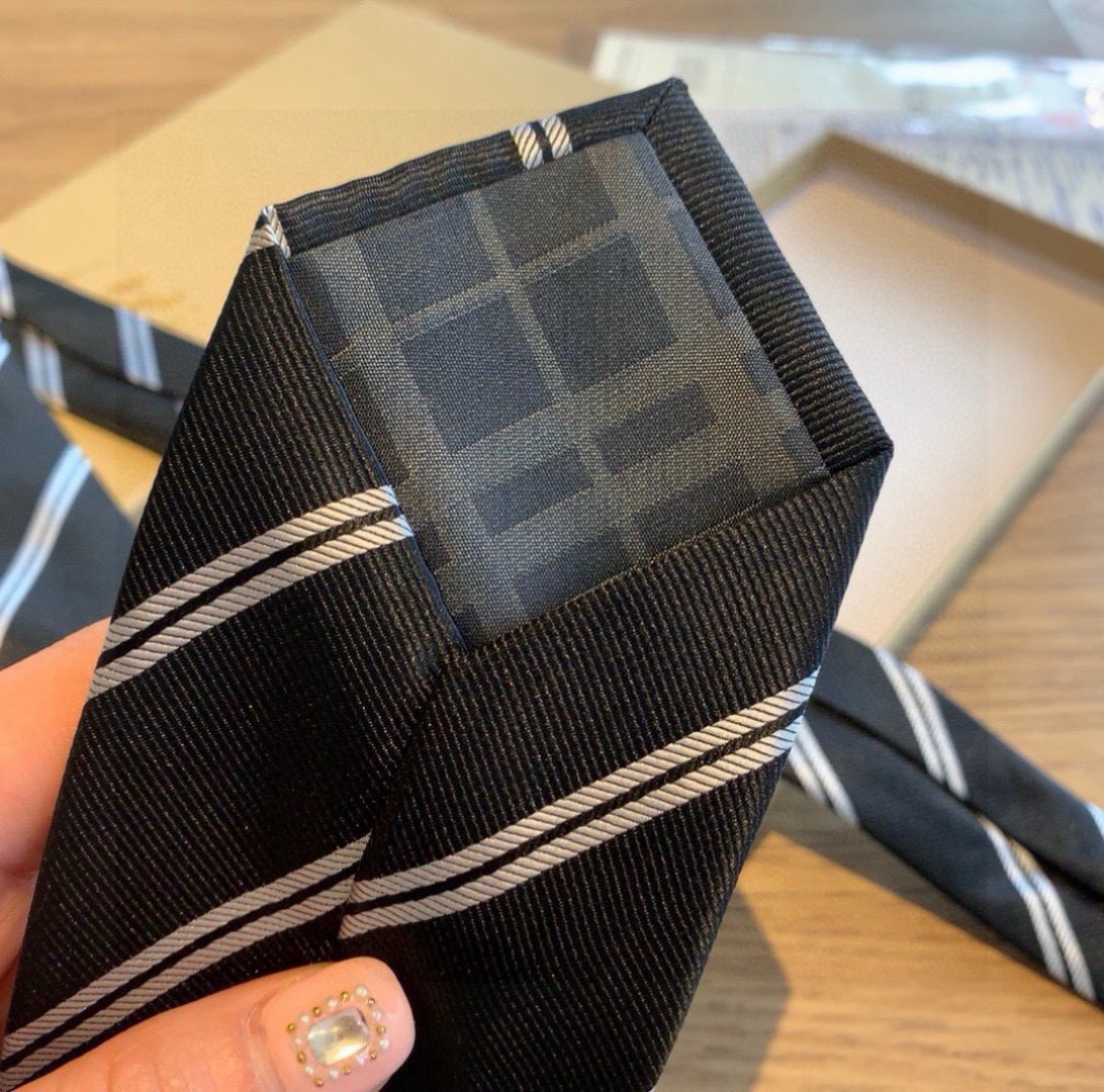 特价 B家专柜同步领带出货啦‼️‼️巴宝莉新款👔👔，稀有😻😻展现精湛手工与时尚优雅的理想选择，这款采用B