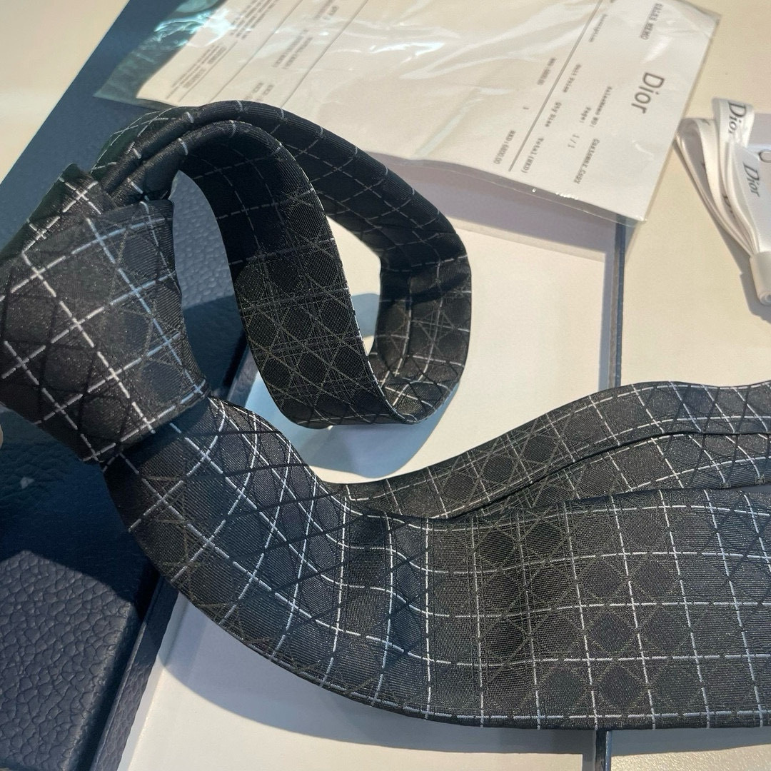 特价👏Dior家新款领带 👔👔Dior男士蚕丝藤格纹领带 稀有😻😻展现精湛手工与时尚优雅理想选择，这款采