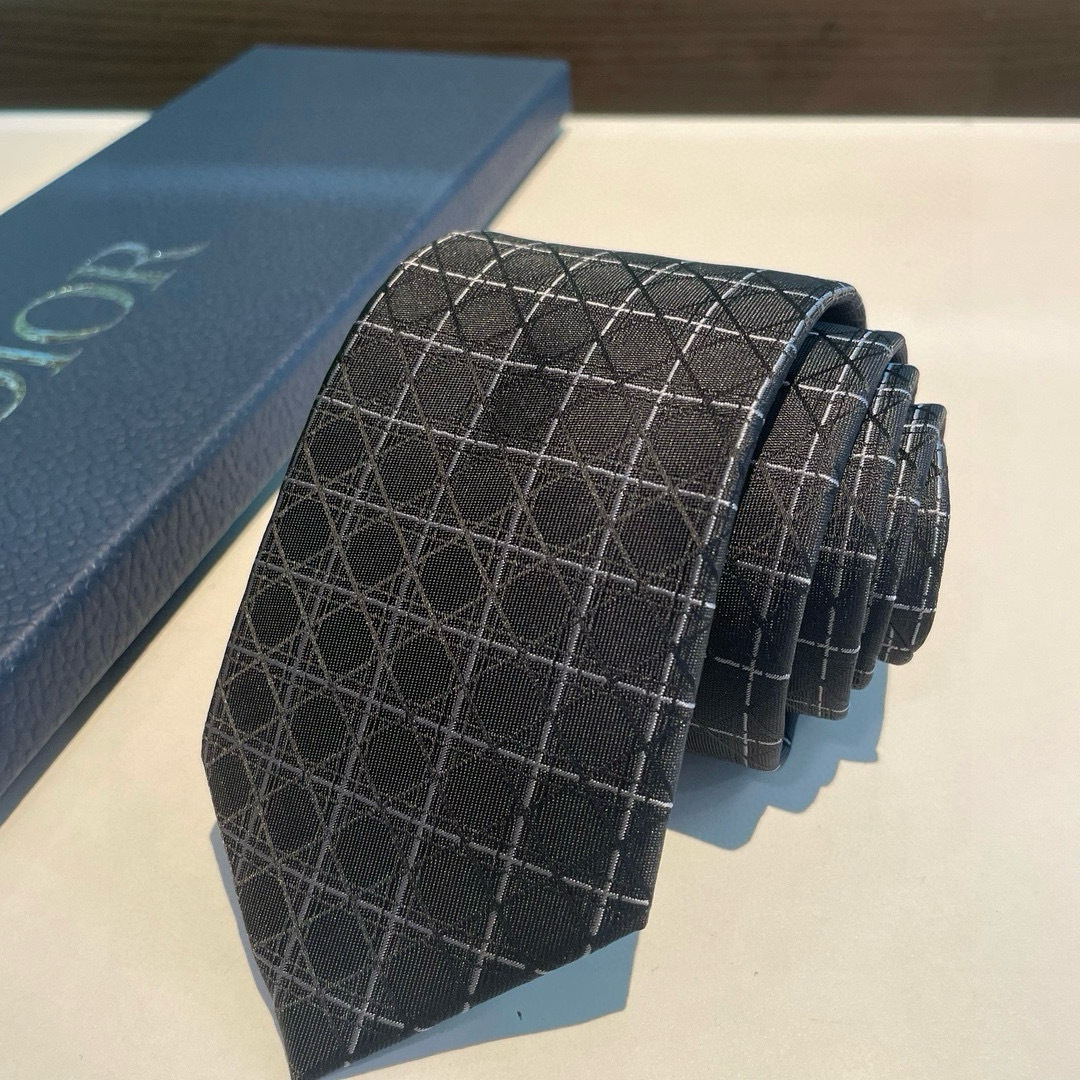 特价👏Dior家新款领带 👔👔Dior男士蚕丝藤格纹领带 稀有😻😻展现精湛手工与时尚优雅理想选择，这款采