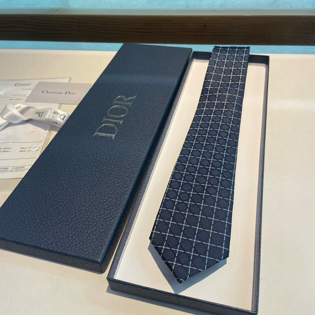 特价👏Dior家新款领带 👔👔Dior男士蚕丝藤格纹领带 稀有😻😻展现精湛手工与时尚优雅理想选择，这款采