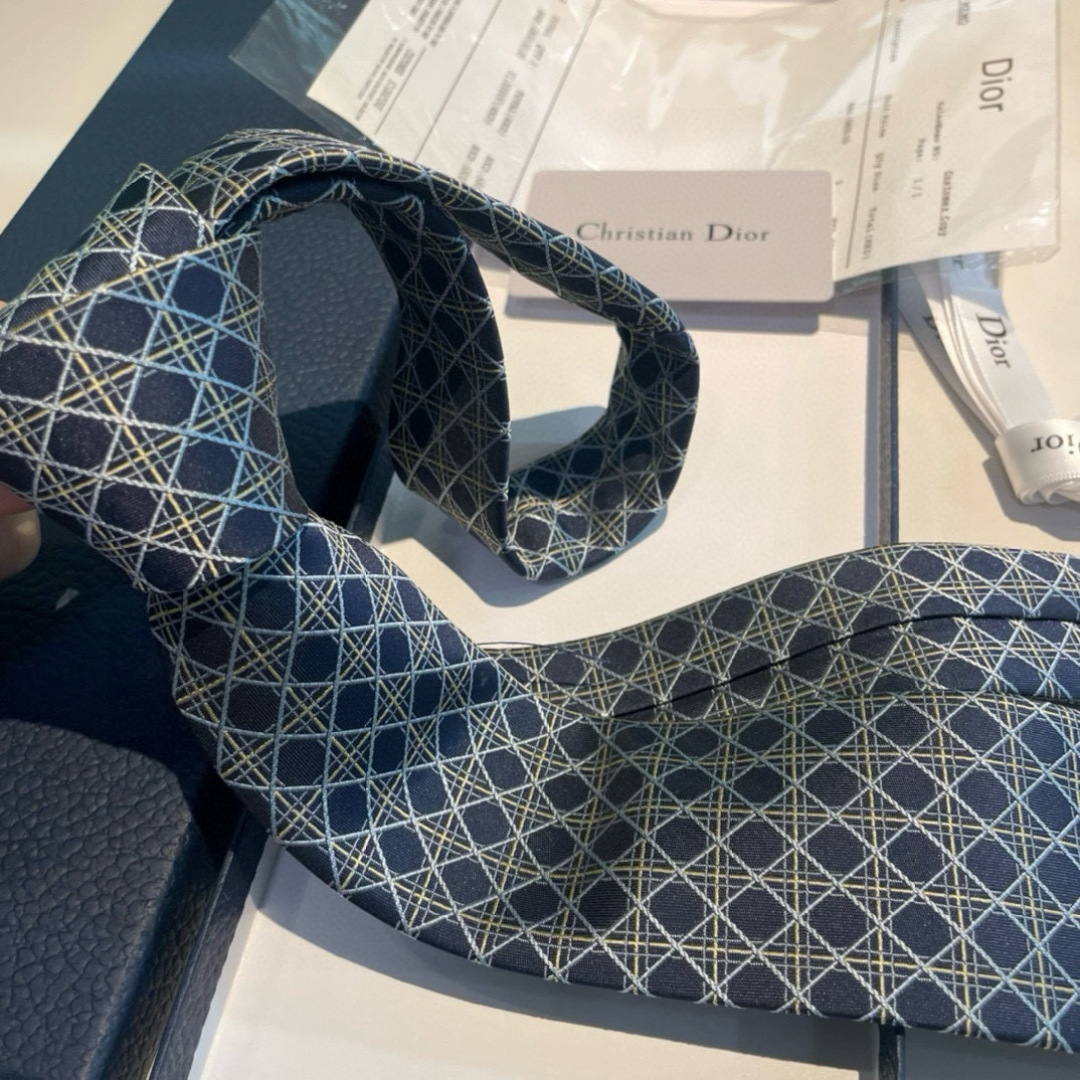 特价👏Dior家新款领带 👔👔Dior男士蚕丝藤格纹领带 稀有😻😻展现精湛手工与时尚优雅理想选择，这款采