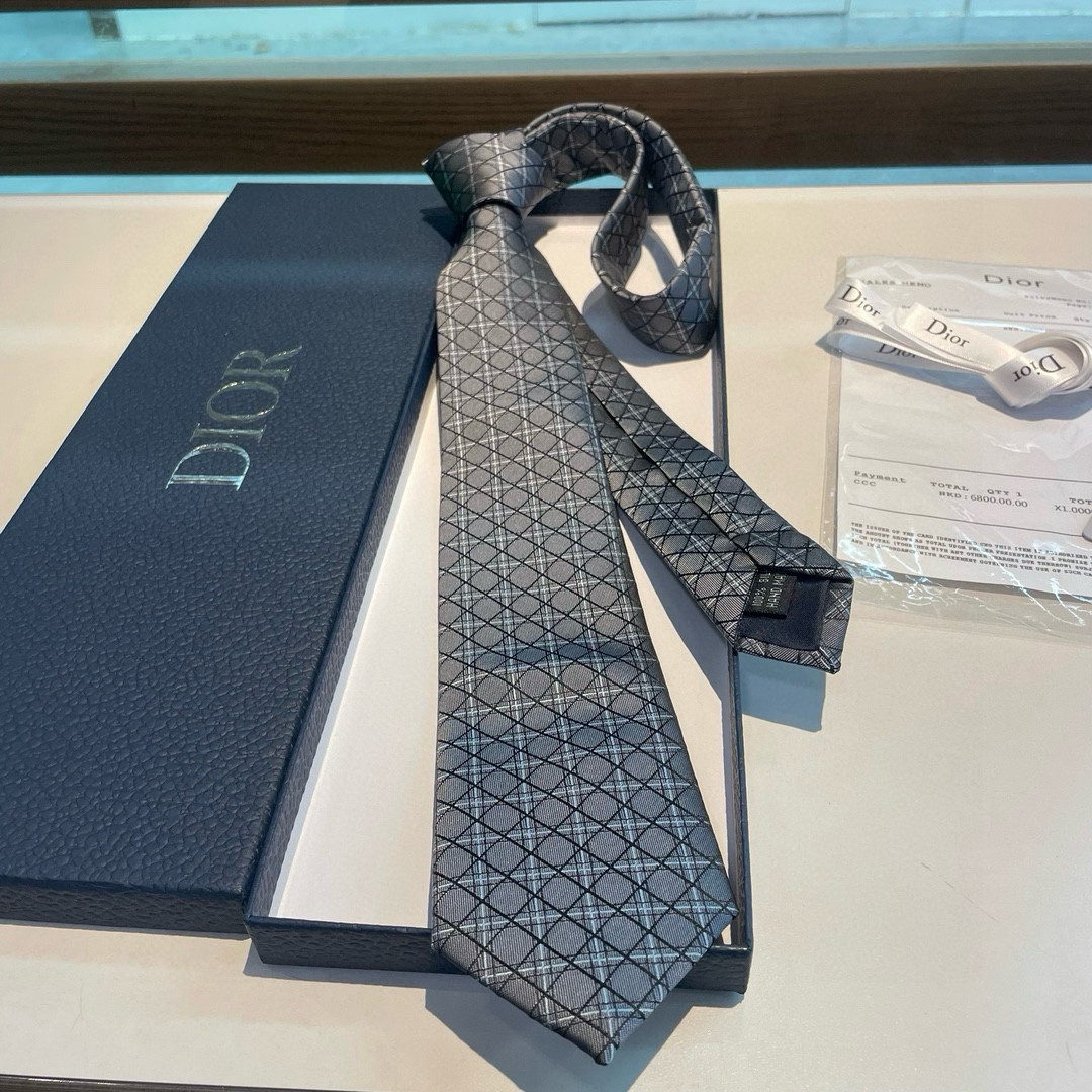 特价👏Dior家新款领带 👔👔Dior男士蚕丝藤格纹领带 稀有😻😻展现精湛手工与时尚优雅理想选择，这款采