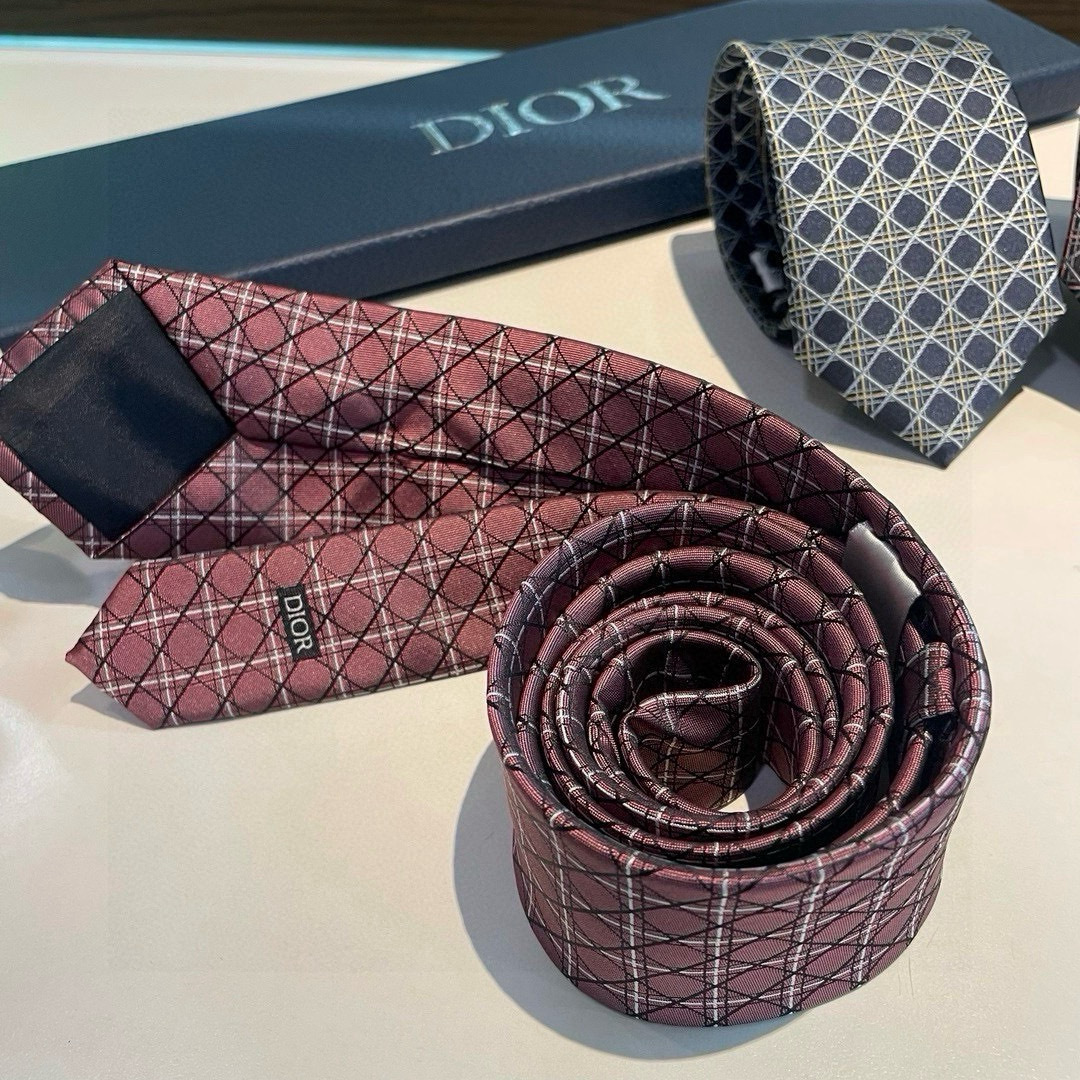 特价👏Dior家新款领带 👔👔Dior男士蚕丝藤格纹领带 稀有😻😻展现精湛手工与时尚优雅理想选择，这款采