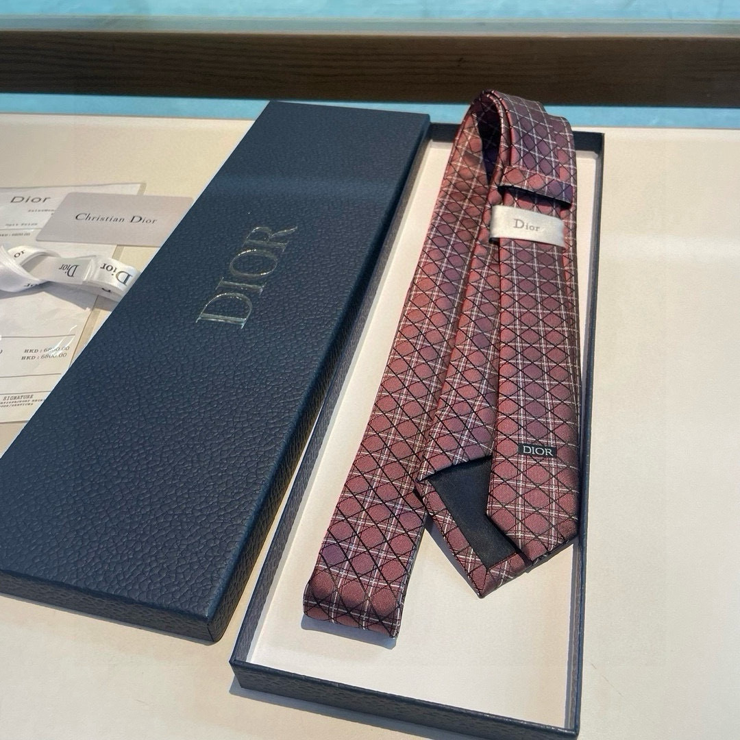 特价👏Dior家新款领带 👔👔Dior男士蚕丝藤格纹领带 稀有😻😻展现精湛手工与时尚优雅理想选择，这款采