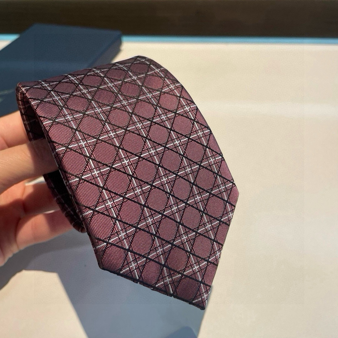 特价👏Dior家新款领带 👔👔Dior男士蚕丝藤格纹领带 稀有😻😻展现精湛手工与时尚优雅理想选择，这款采