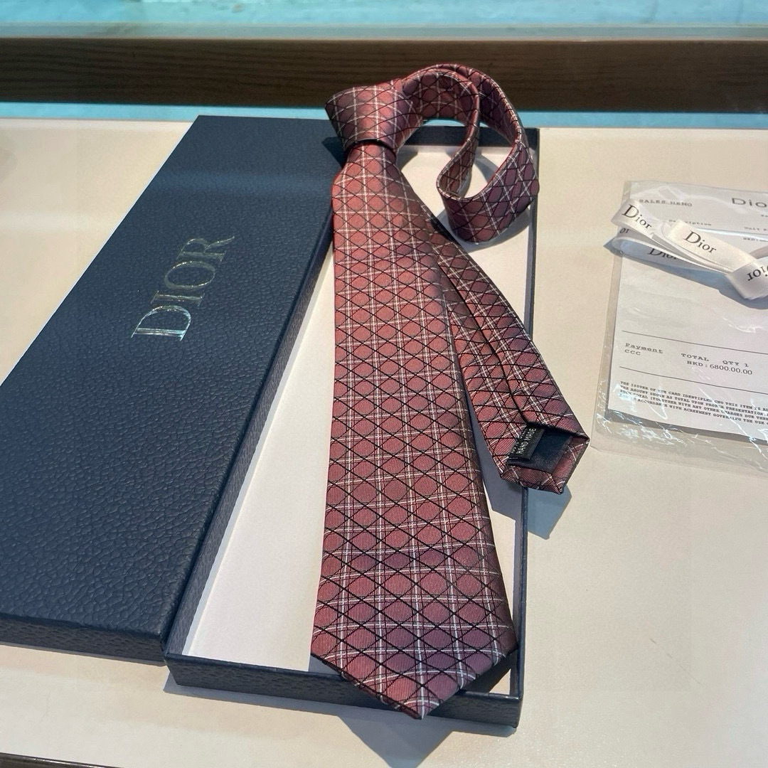 特价👏Dior家新款领带 👔👔Dior男士蚕丝藤格纹领带 稀有😻😻展现精湛手工与时尚优雅理想选择，这款采