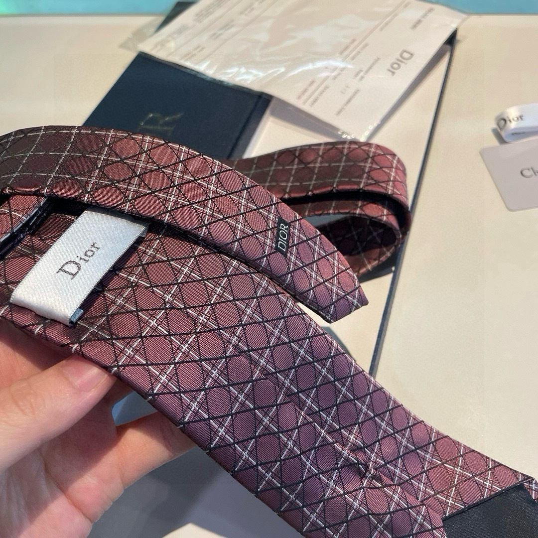 特价👏Dior家新款领带 👔👔Dior男士蚕丝藤格纹领带 稀有😻😻展现精湛手工与时尚优雅理想选择，这款采