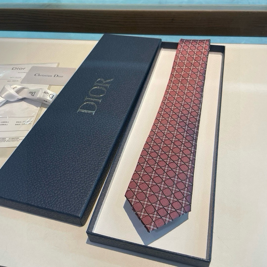 特价👏Dior家新款领带 👔👔Dior男士蚕丝藤格纹领带 稀有😻😻展现精湛手工与时尚优雅理想选择，这款采