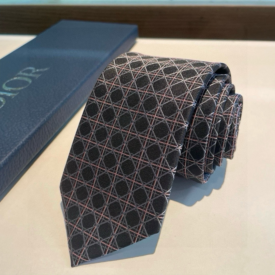 特价👏Dior家新款领带 👔👔Dior男士蚕丝藤格纹领带 稀有😻😻展现精湛手工与时尚优雅理想选择，这款采