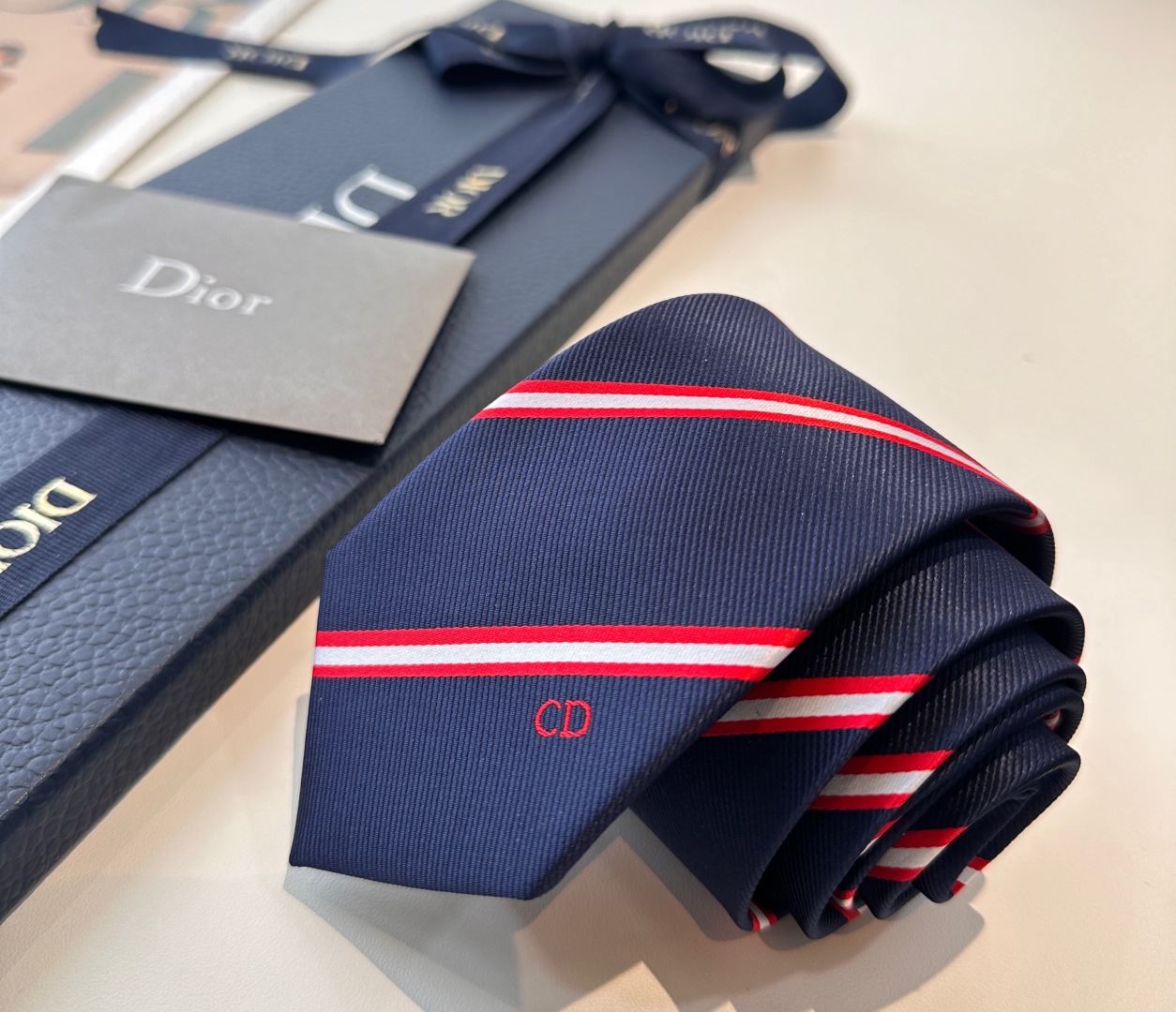 特价特 👔Dior男士【CD绣标领带】，稀有😻😻展现精湛手工与时尚优雅的理想选择，这款采用DO家最经典极