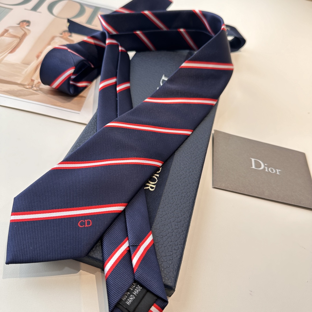 特价特 👔Dior男士【CD绣标领带】，稀有😻😻展现精湛手工与时尚优雅的理想选择，这款采用DO家最经典极