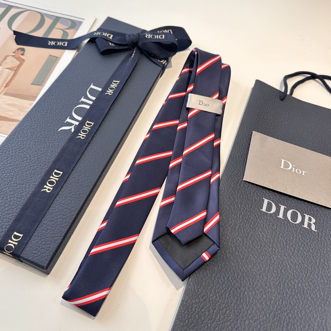 特价特 👔Dior男士【CD绣标领带】，稀有😻😻展现精湛手工与时尚优雅的理想选择，这款采用DO家最经典极