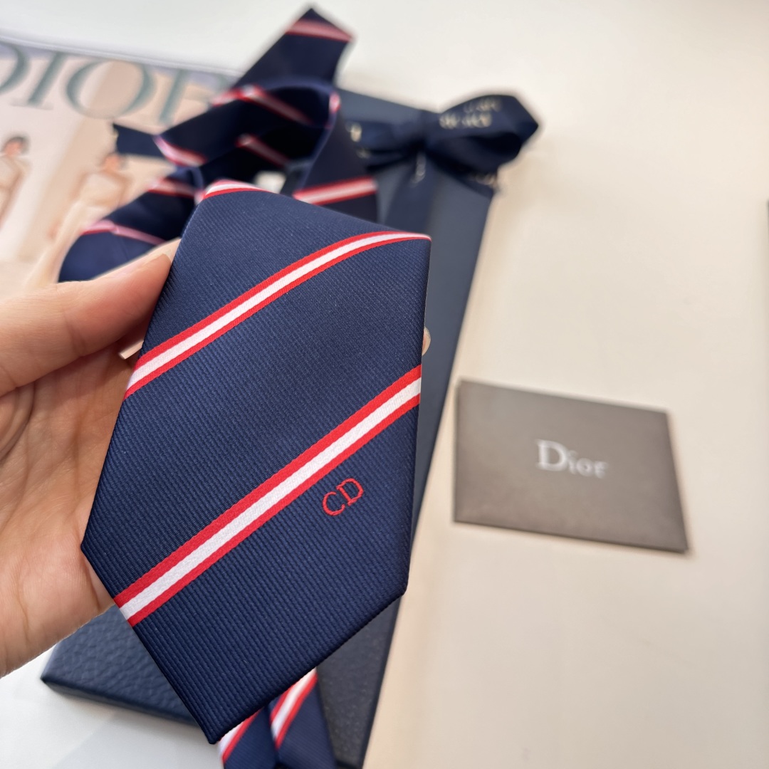 特价特 👔Dior男士【CD绣标领带】，稀有😻😻展现精湛手工与时尚优雅的理想选择，这款采用DO家最经典极