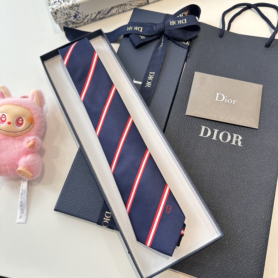 特价特 👔Dior男士【CD绣标领带】，稀有😻😻展现精湛手工与时尚优雅的理想选择，这款采用DO家最经典极