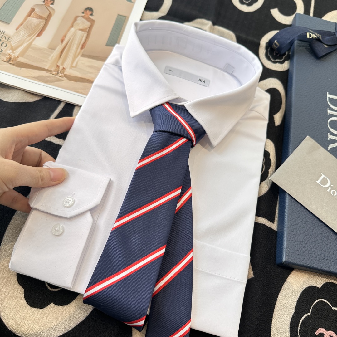 特价特 👔Dior男士【CD绣标领带】，稀有😻😻展现精湛手工与时尚优雅的理想选择，这款采用DO家最经典极