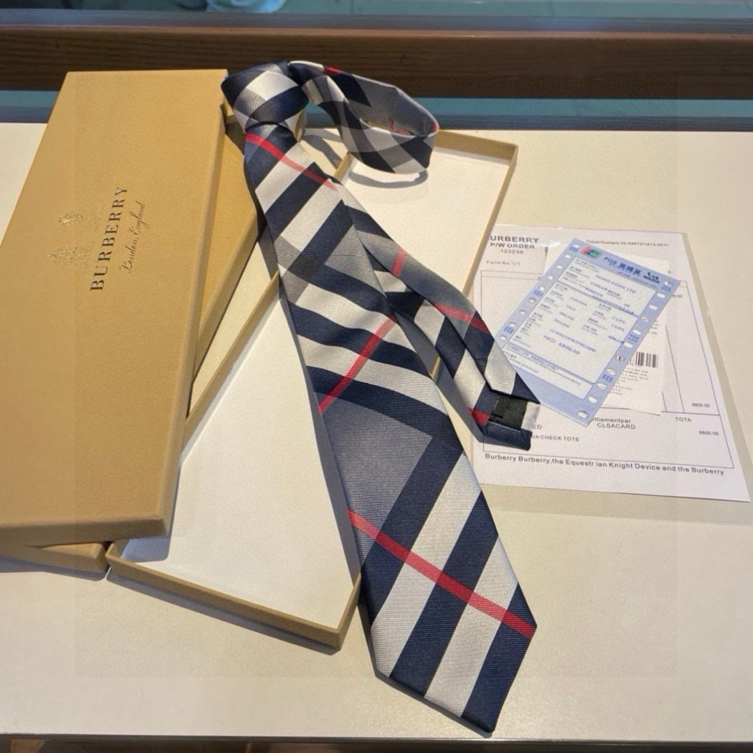 特价 B家专柜同步领带出货啦‼️‼️ 巴宝莉男士【博柏利领带】👔👔，稀有😻😻展现精湛手工与时尚优雅的理想